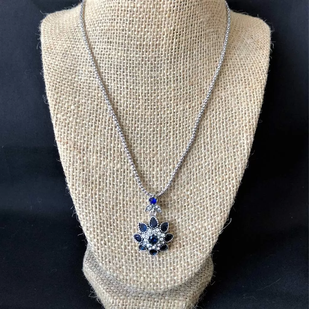 Blue Vintage Silver Flower Pendant Necklace