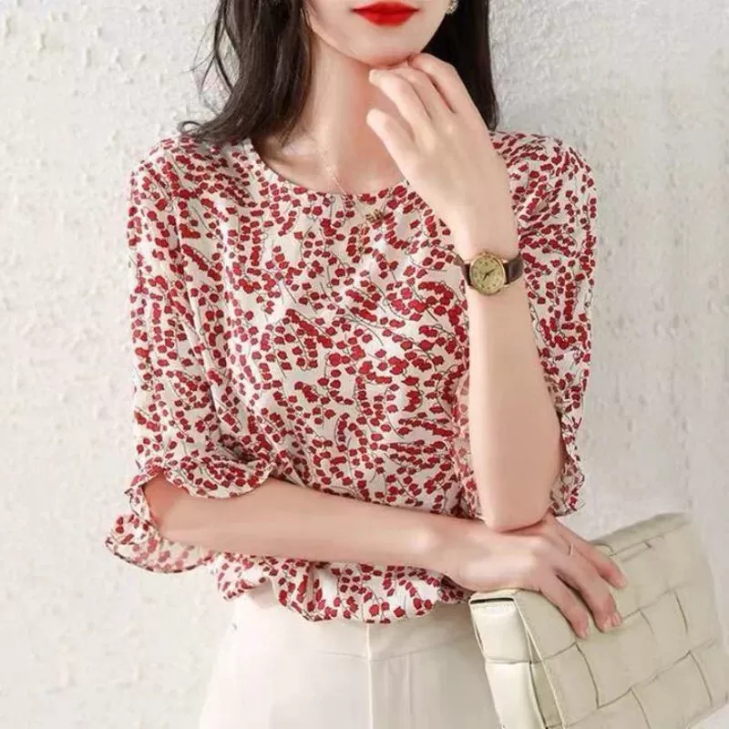 Chic Flower-Patterned Blouse