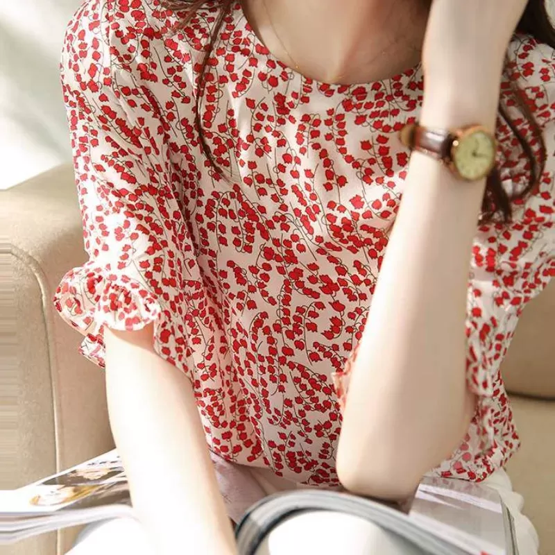 Chic Flower-Patterned Blouse