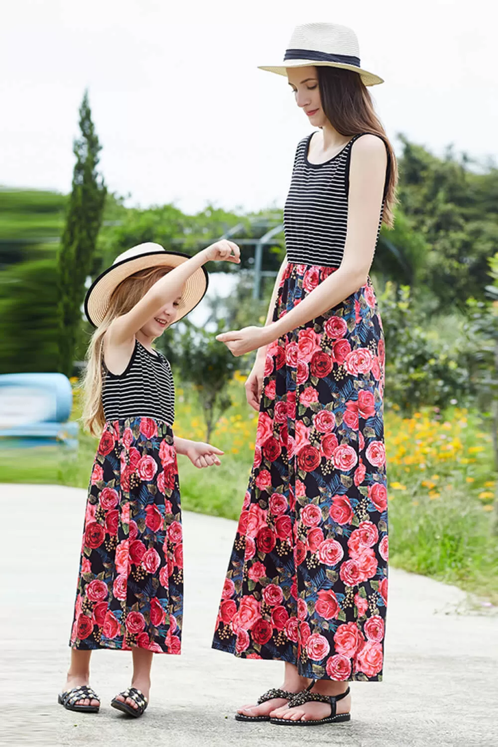 Gestreiftes, geblümtes, gespleißtes Kleid für Mädchen, Bademode für Mutter und Tochter