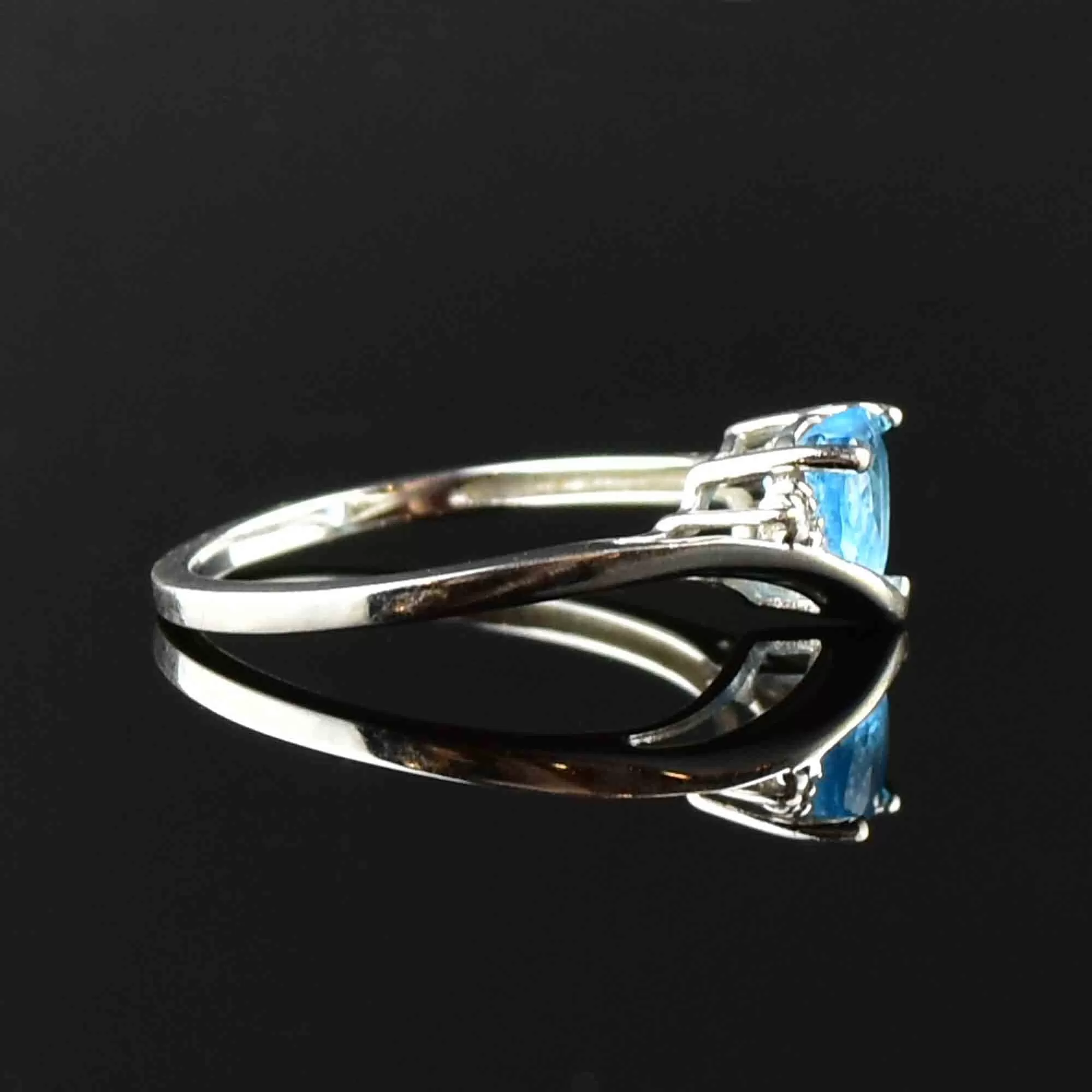 Vintage 14K White Gold Aquamarine Heart Ring