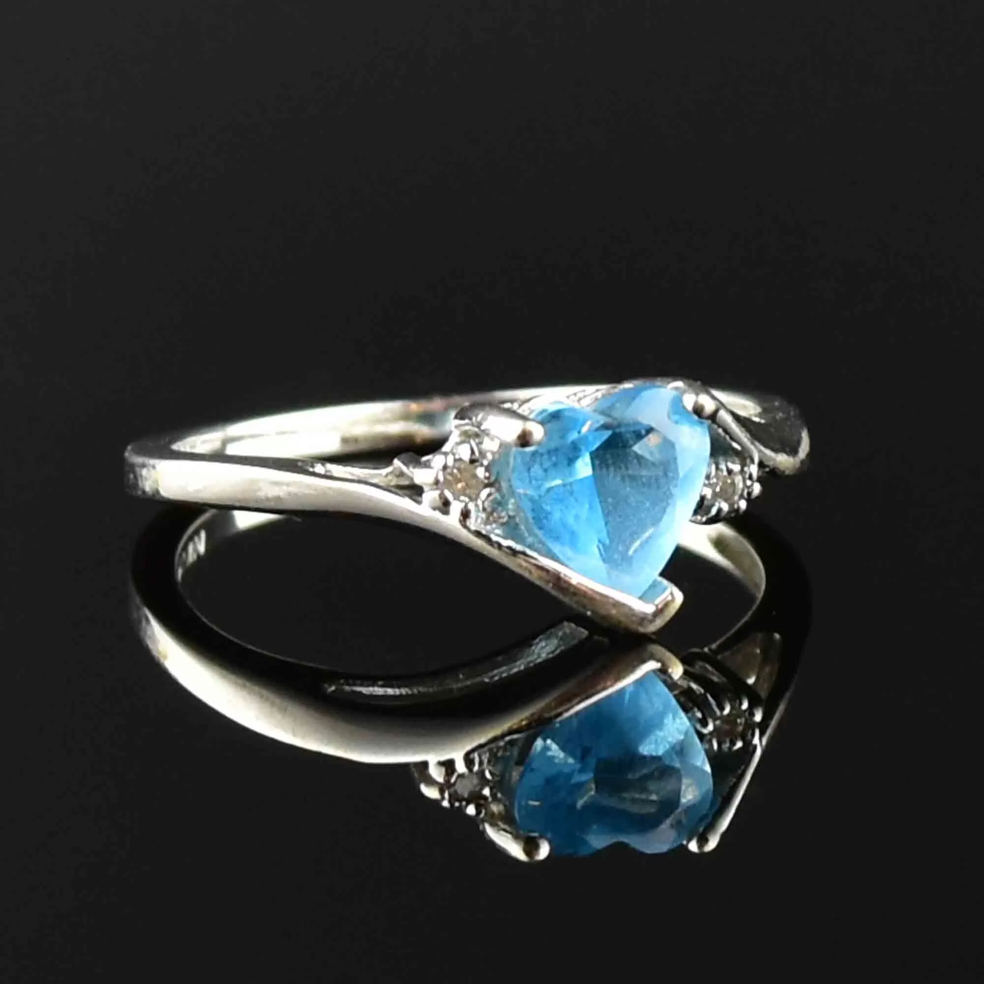 Vintage 14K White Gold Aquamarine Heart Ring