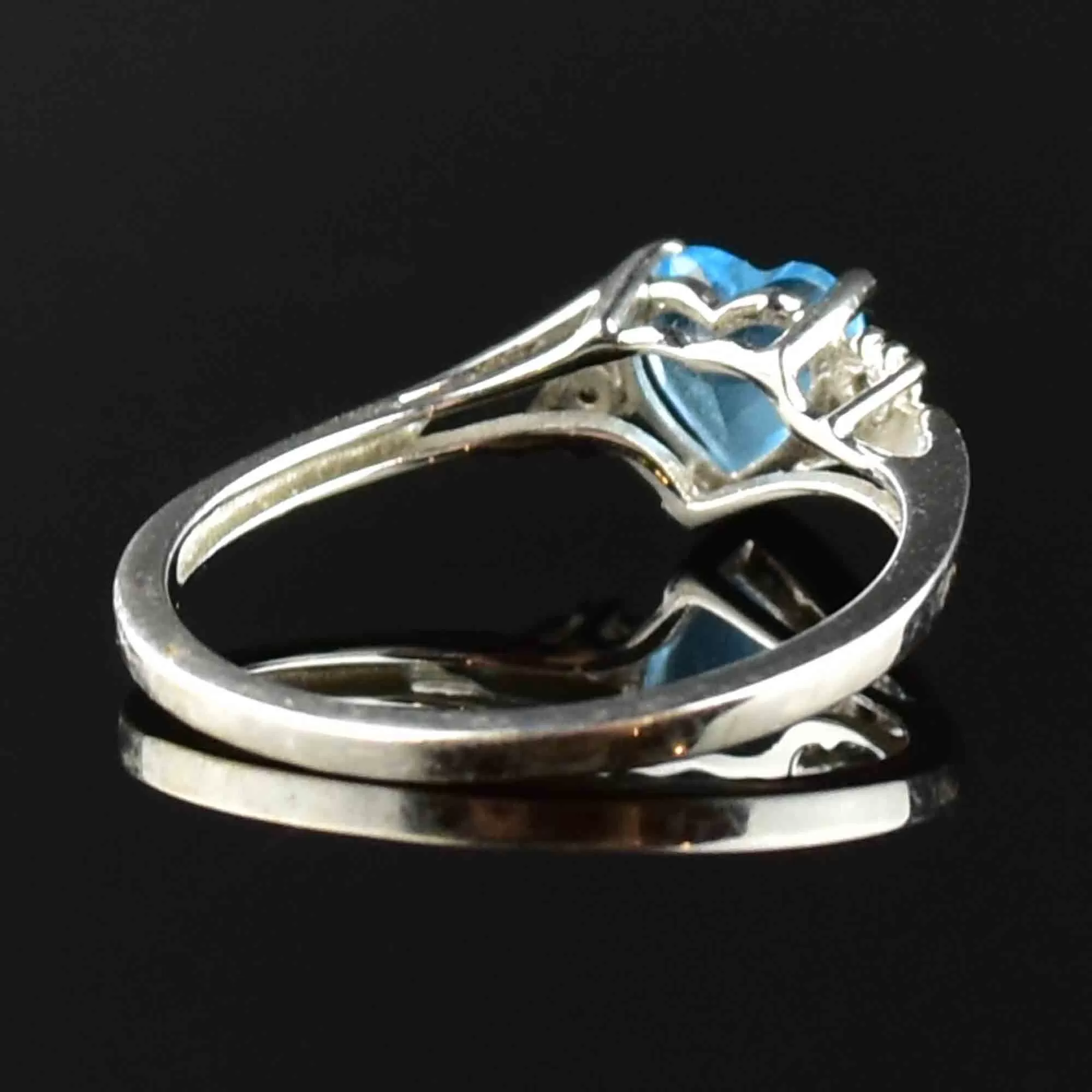 Vintage 14K White Gold Aquamarine Heart Ring