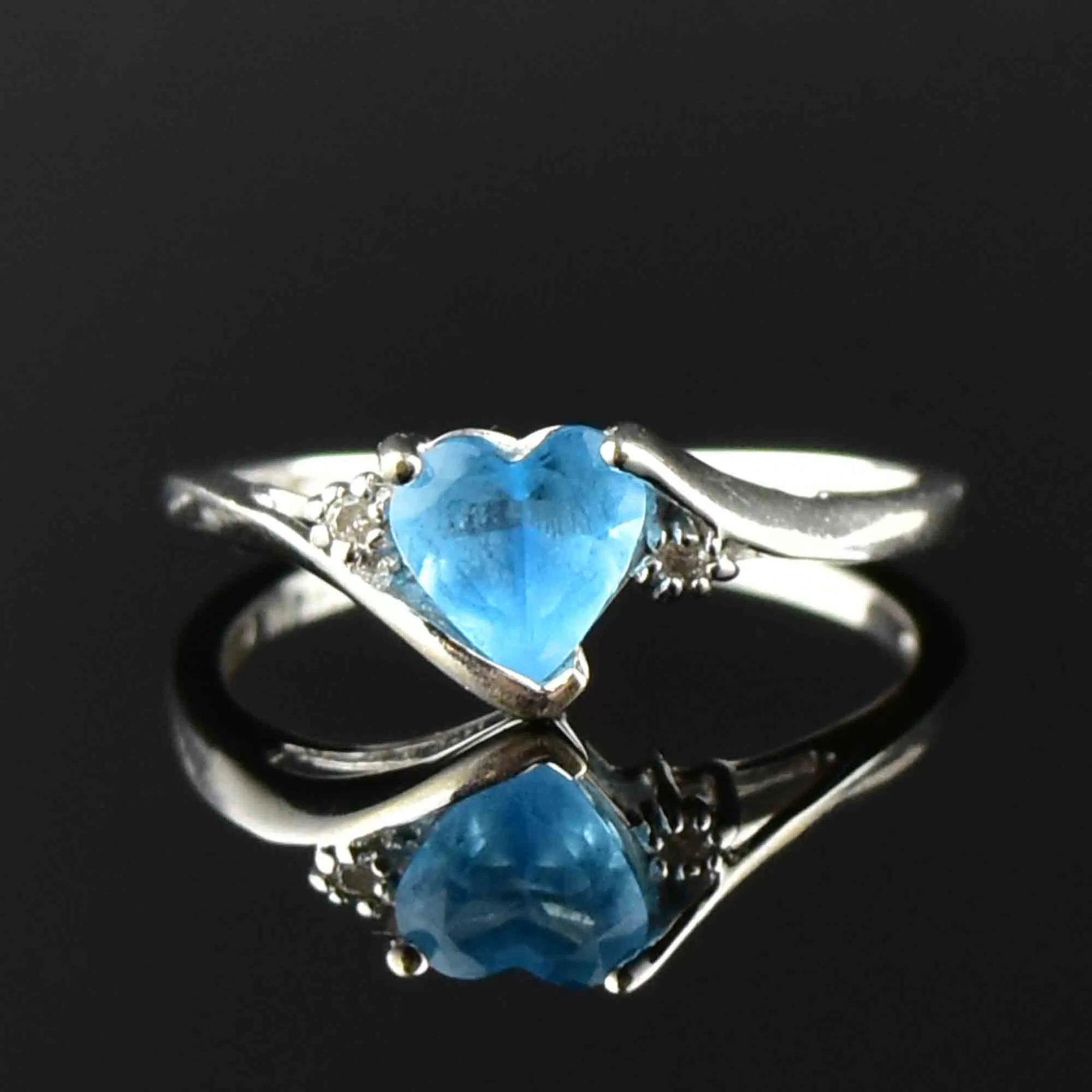 Vintage 14K White Gold Aquamarine Heart Ring