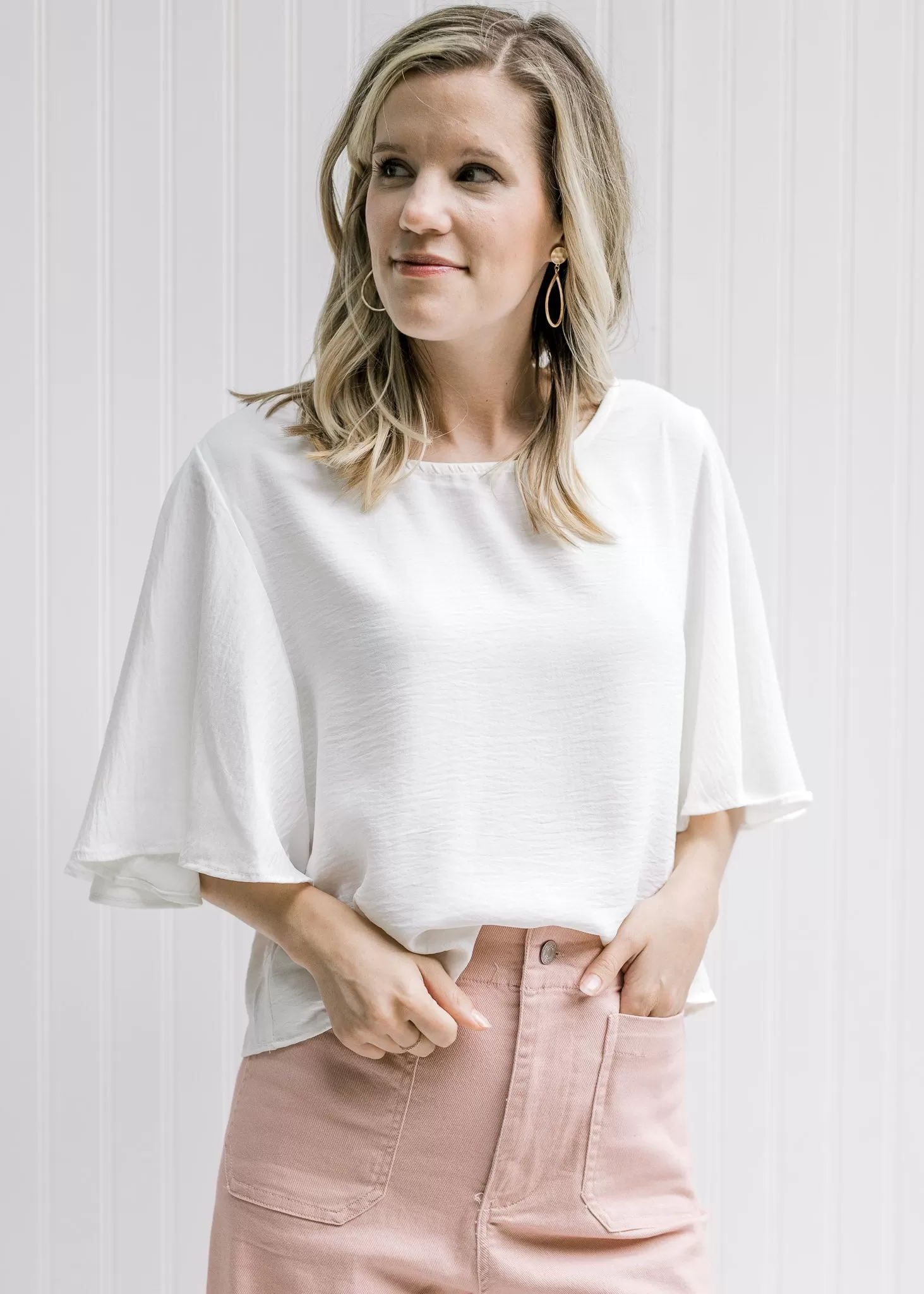 X Flattering Flowy Slightly Cropped Top in Ivory